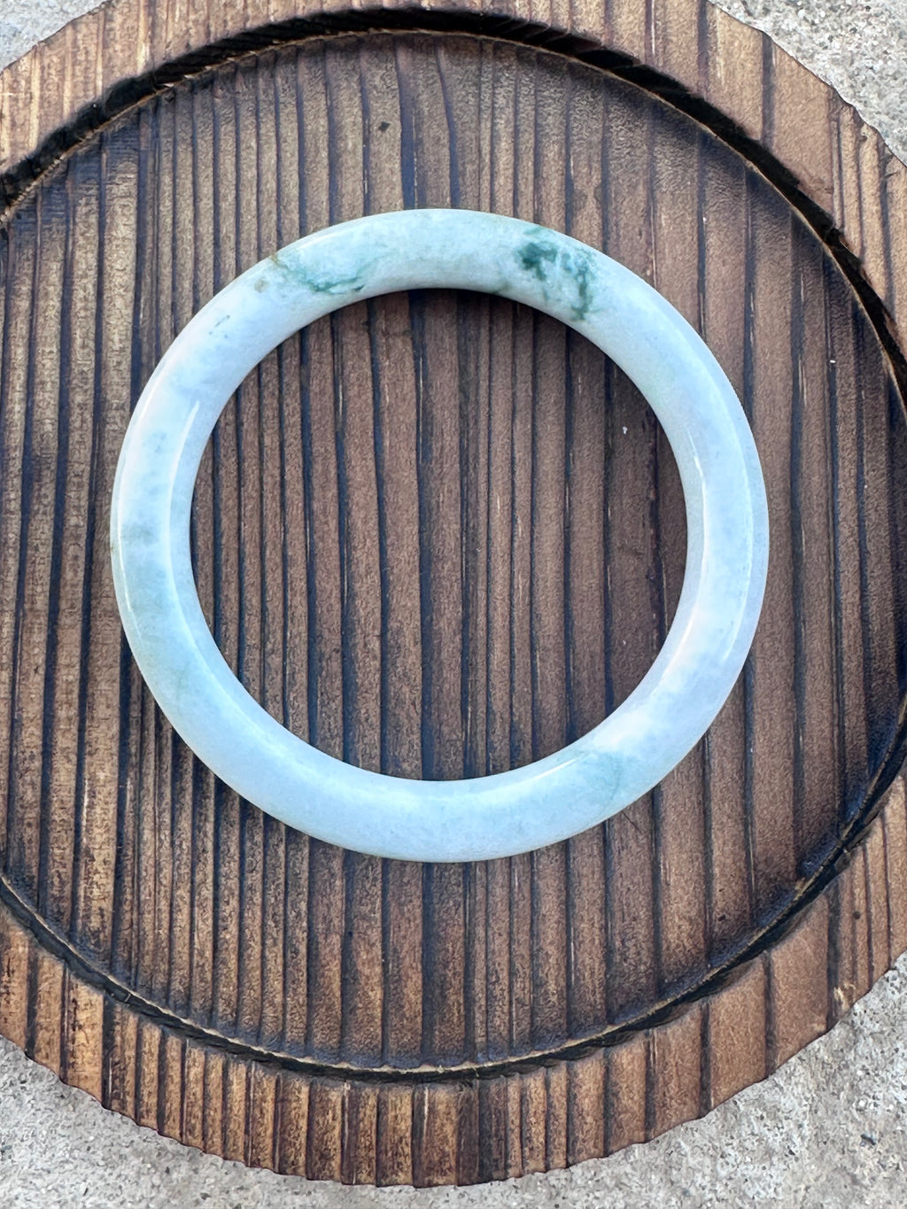 Soft White & Pale Green Bangle (Sz 51.0)