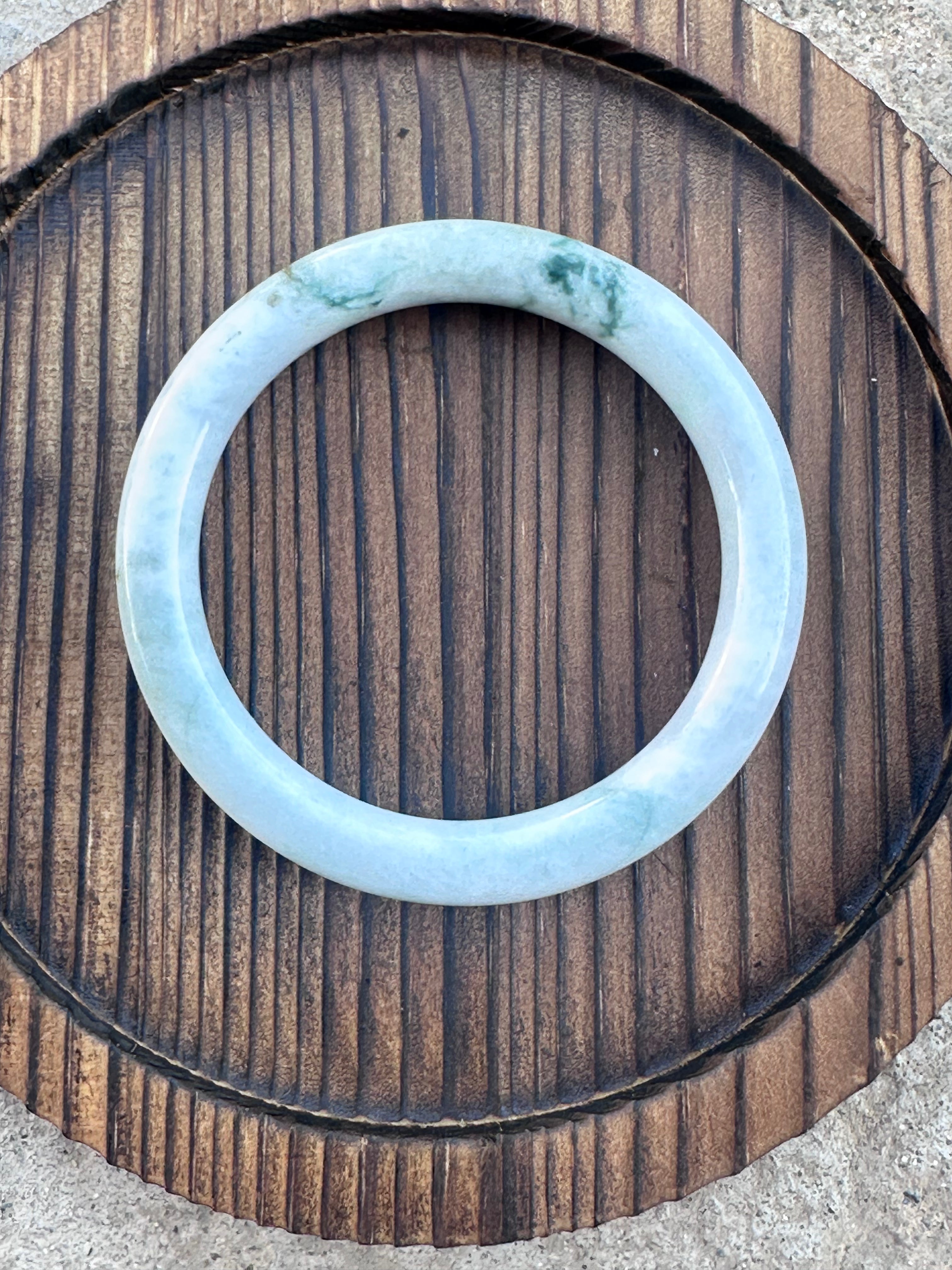 Soft White & Pale Green Bangle (Sz 51.0)