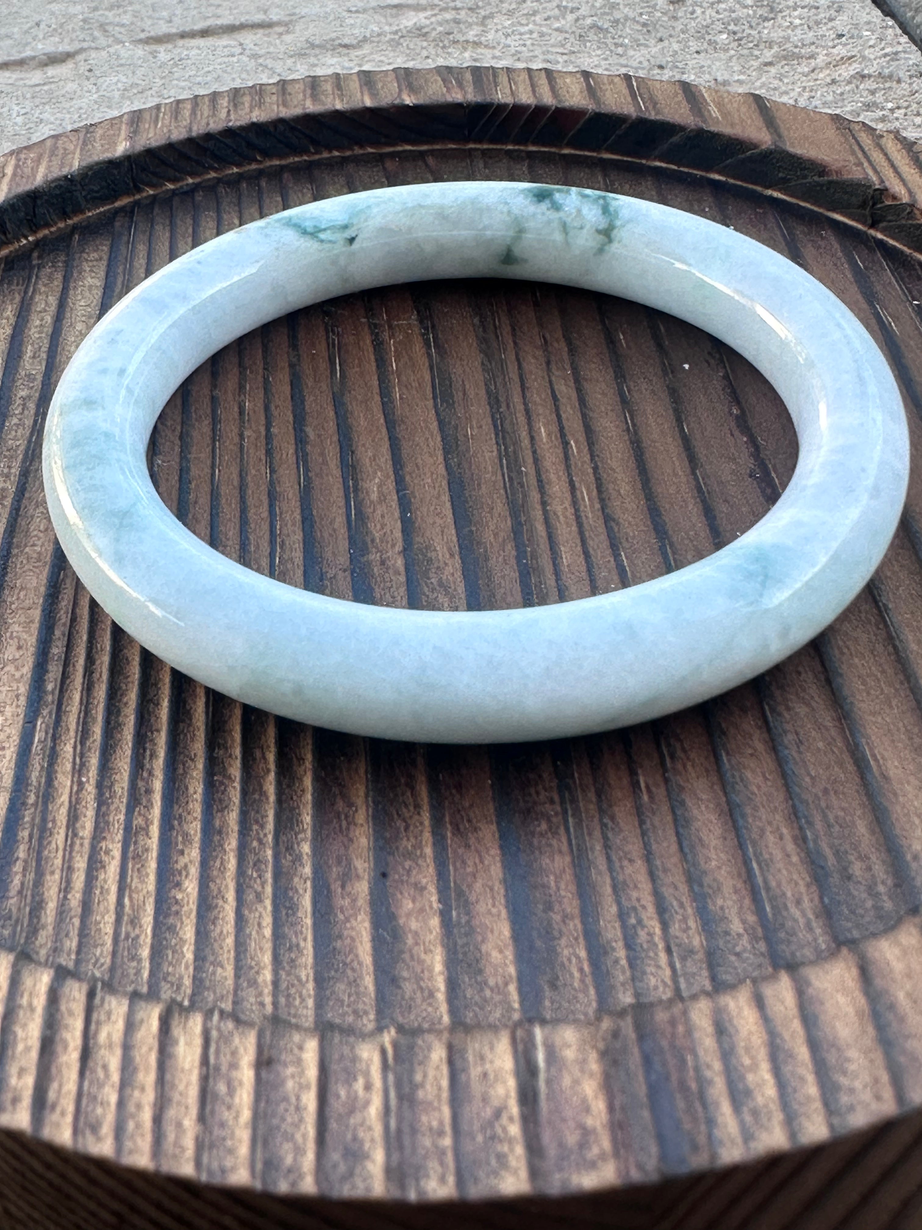 Soft White & Pale Green Bangle (Sz 51.0)