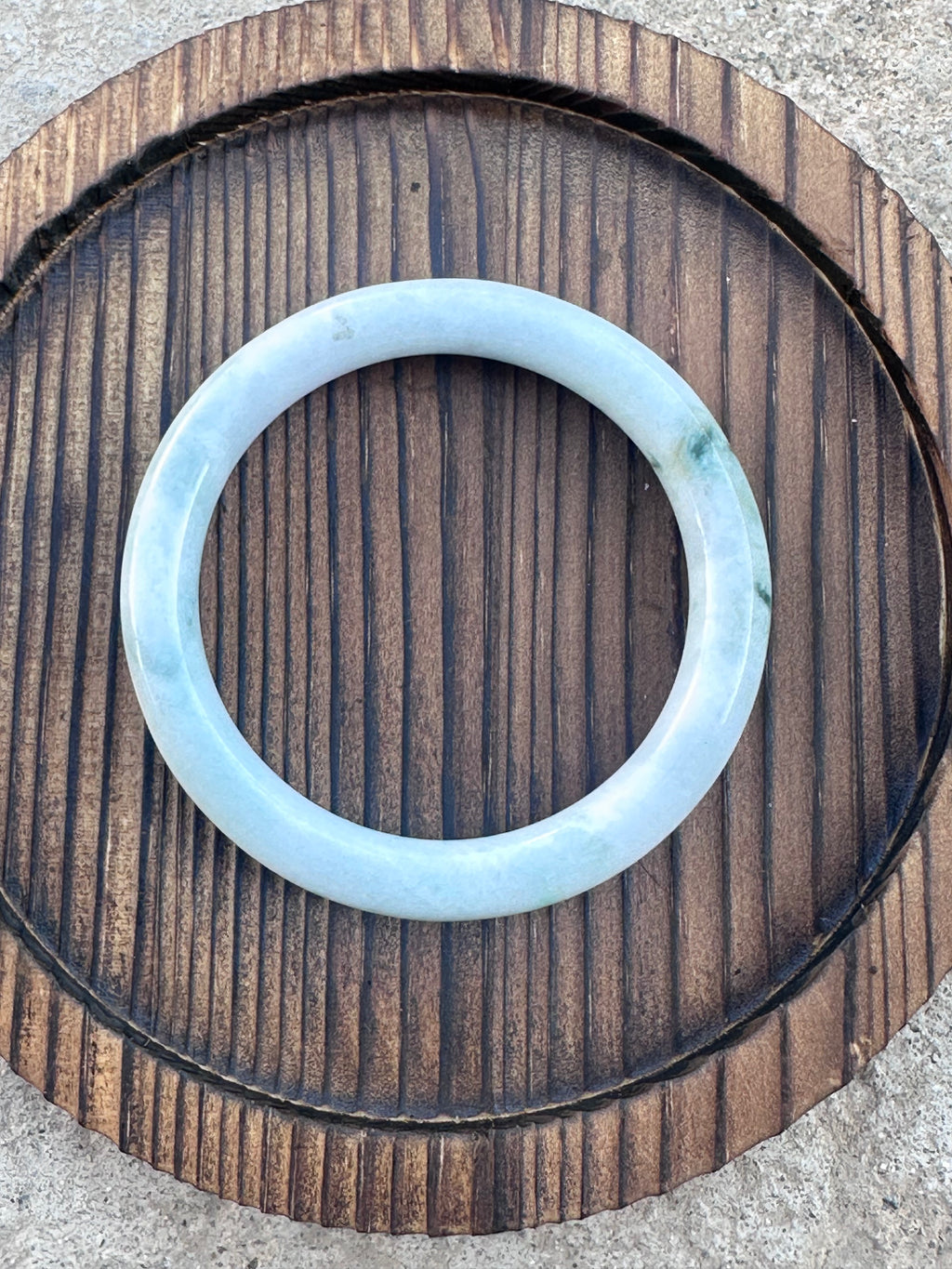 Soft White & Pale Green Bangle (Sz 51.0)
