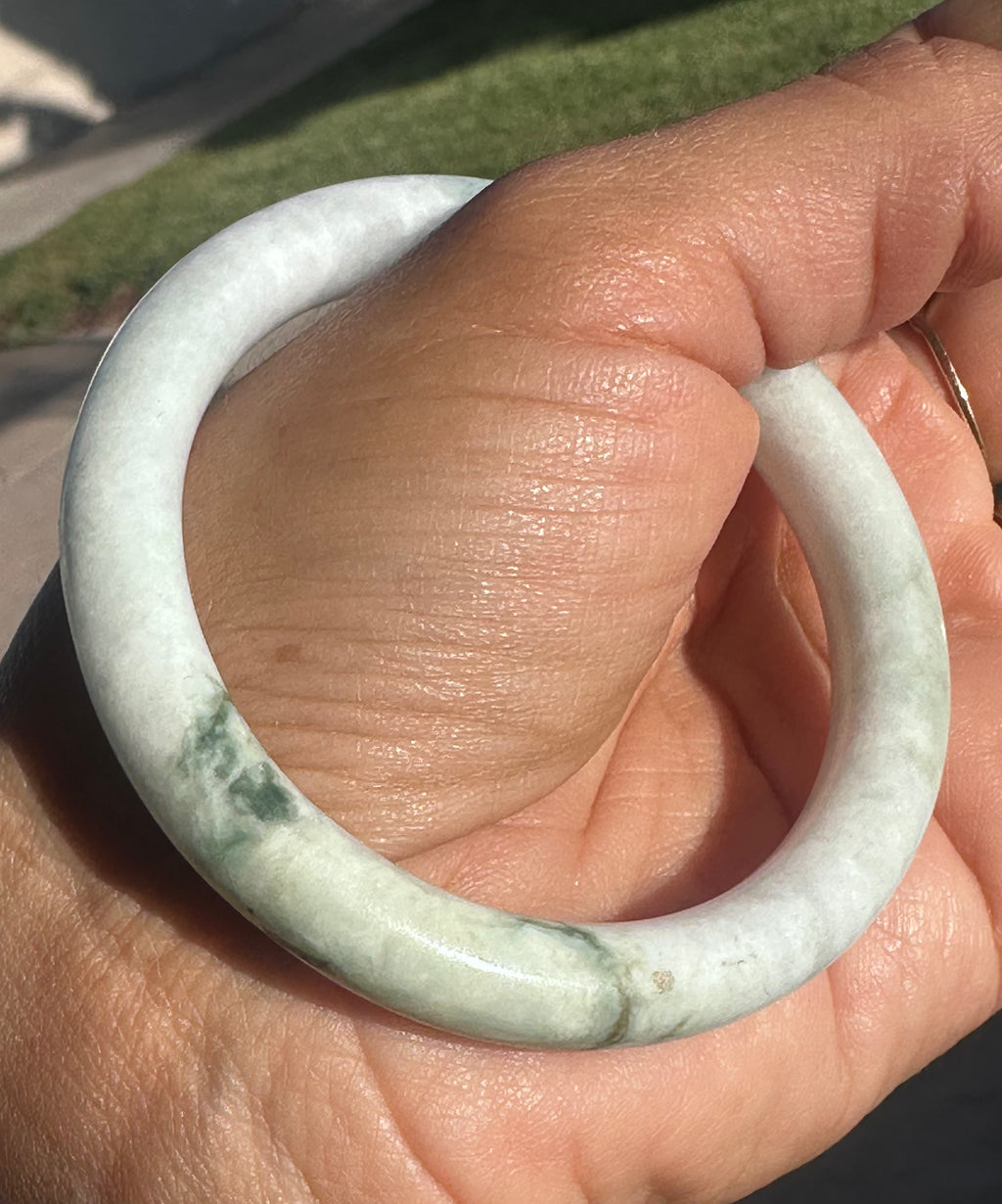 Soft White & Pale Green Bangle (Sz 51.0)
