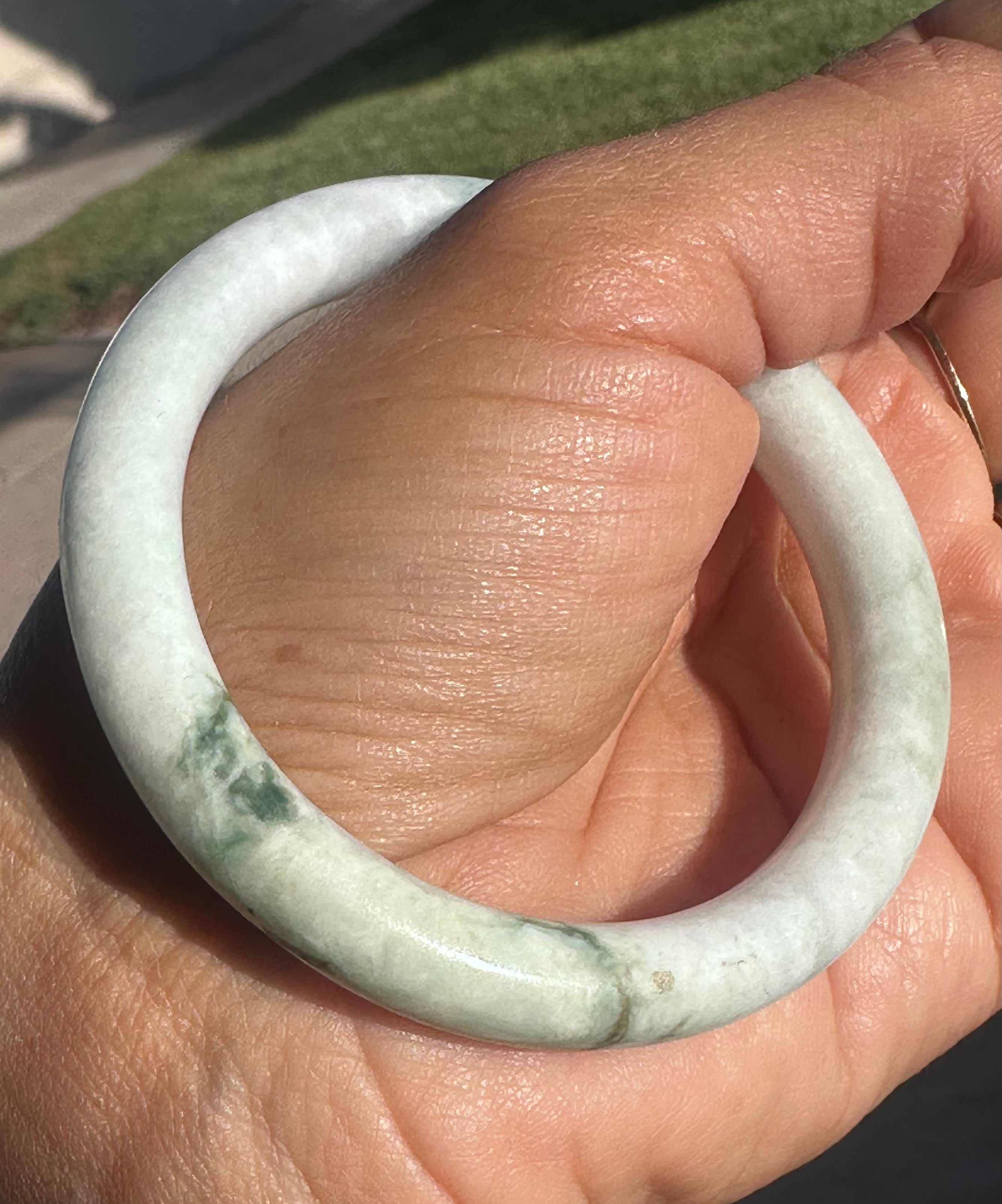 Soft White & Pale Green Bangle (Sz 51.0)